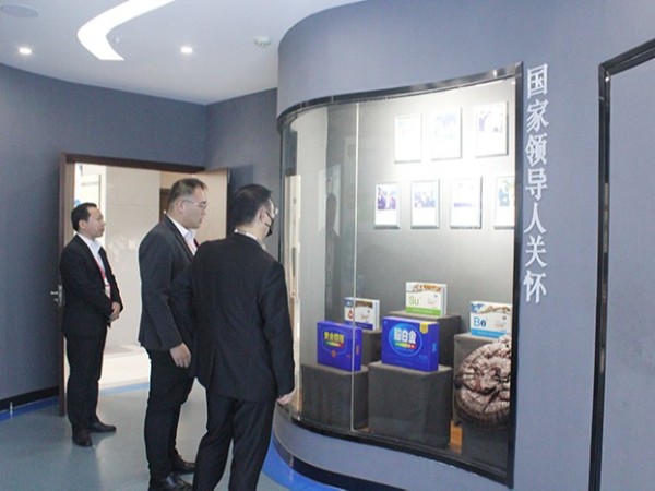 【動態(tài)健特】上海衍生文化發(fā)展集團(tuán)有限公司總經(jīng)理何亞蒞臨健特藥業(yè)