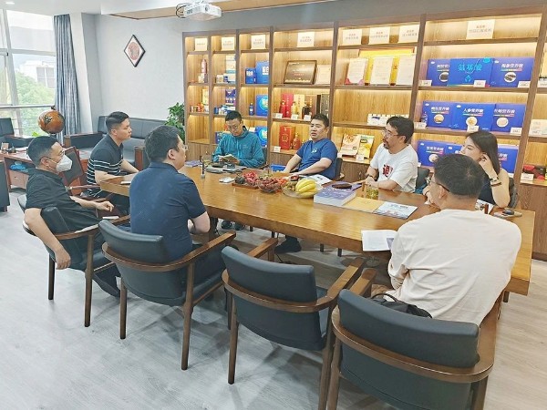 【動(dòng)態(tài)健特】上海和樂春暉電子商務(wù)有限公司首席執(zhí)行官劉迎彬、首席運(yùn)營官浦明輝一行蒞臨公司參觀指導(dǎo)